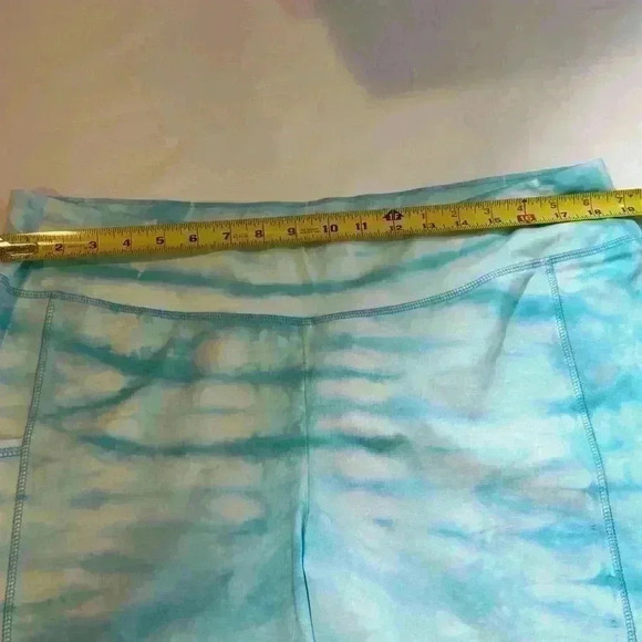 NWT Chico's Weekender Tie Dye Nostalgia Side Pocket Capri Leggings (Size 3) - Picture 4 of 7